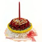 Sorprendente Torta de flores naturales con 12 Bombones Cher Cerezas al Cognac. (Slo santiago) Flores podrían variar segn temporada.