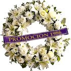 Corona fúnebre institucional con cinta impresa. Corona con Cinta escrita con el nombre de su empresa, familia o grupo representativo. Seleccione colorido de las flores